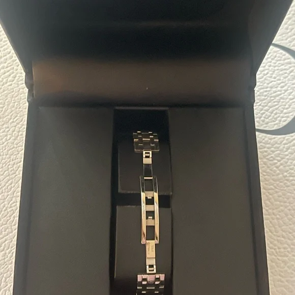 Movado Silver Bracelet Watch with diamonds White Mother-of-Pearl Dial - Picture 9 of 13